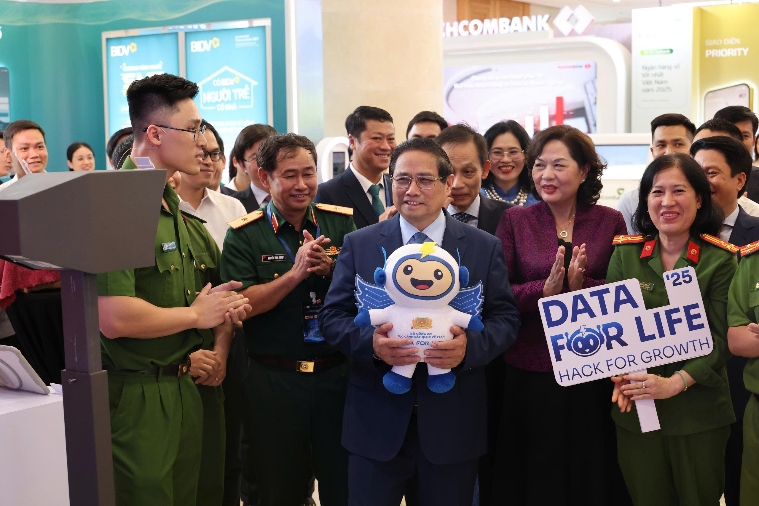 Ngày chuyển đổi số ngành ngân hàng năm 2025