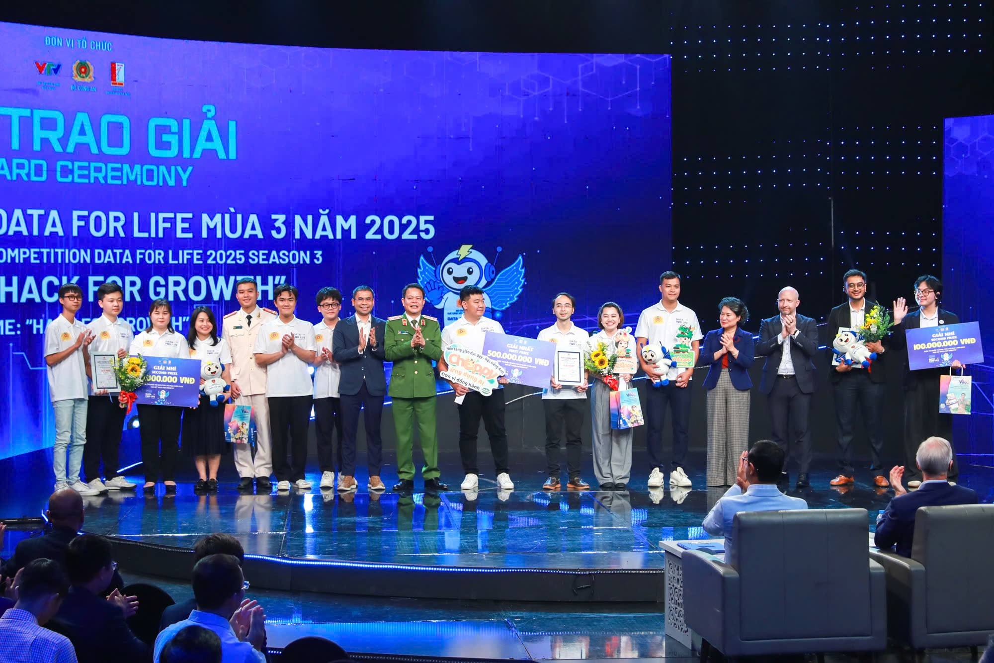 📣📣📣 CHUNG KẾT CUỘC THI “DATA FOR LIFE – HACK FOR GROWTH” MÙA 3 NĂM 2025