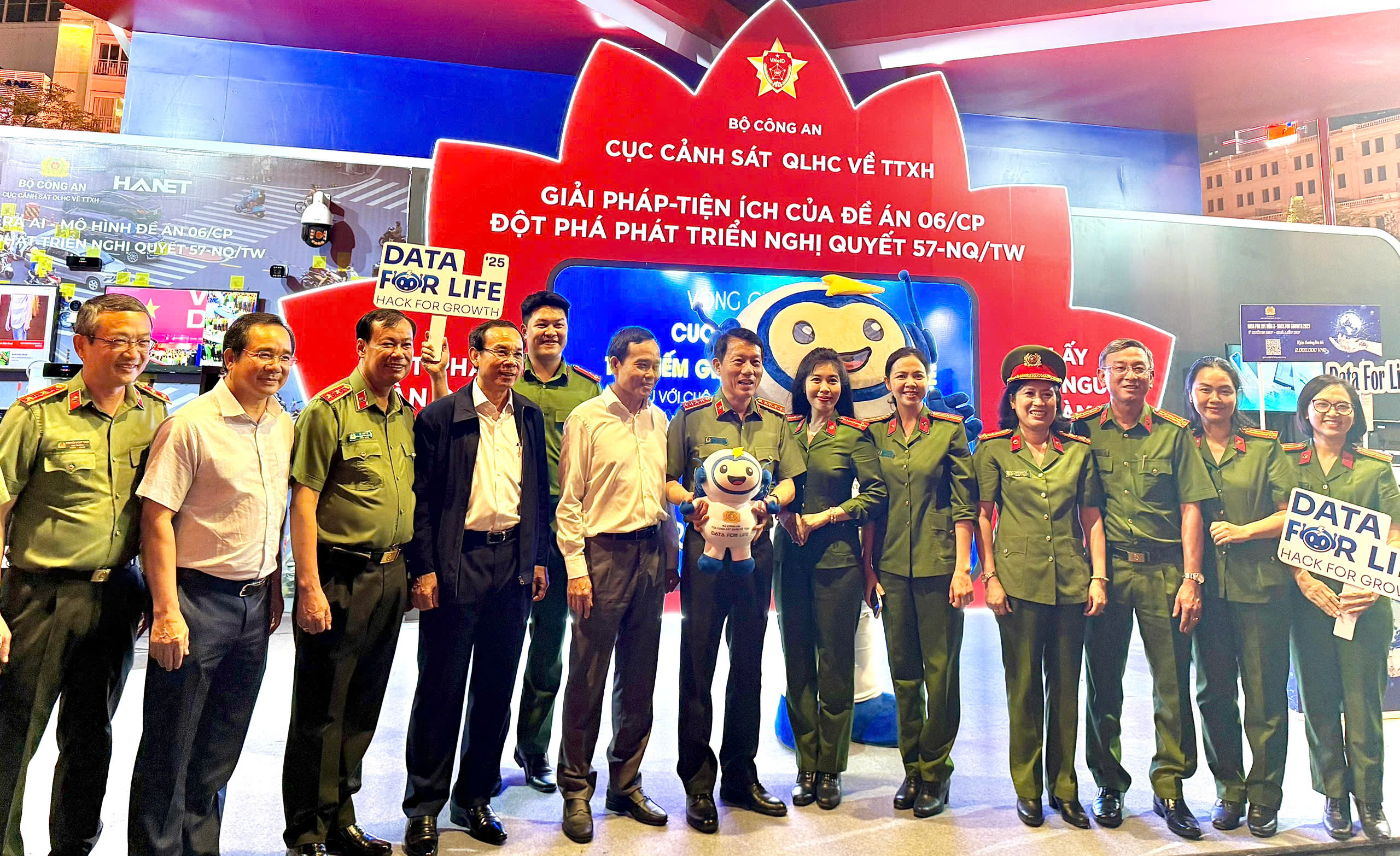 Vinh Quang Công an nhân dân Việt Nam do Bộ Công an tổ chức